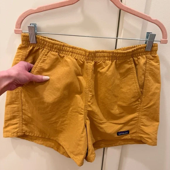 NWOT Patagonia Women's Funhoggers 4” Shorts | Medium (US 4-6) - Picture 7 of 11